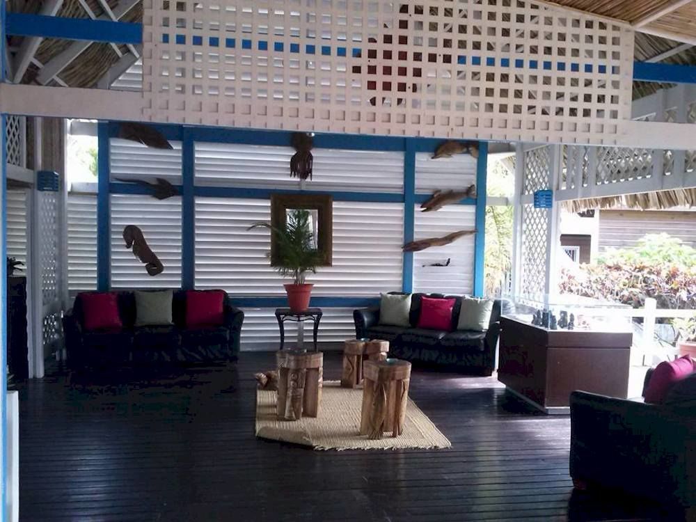 Las Palmas Beach Hotel Dixon Cove Exterior foto