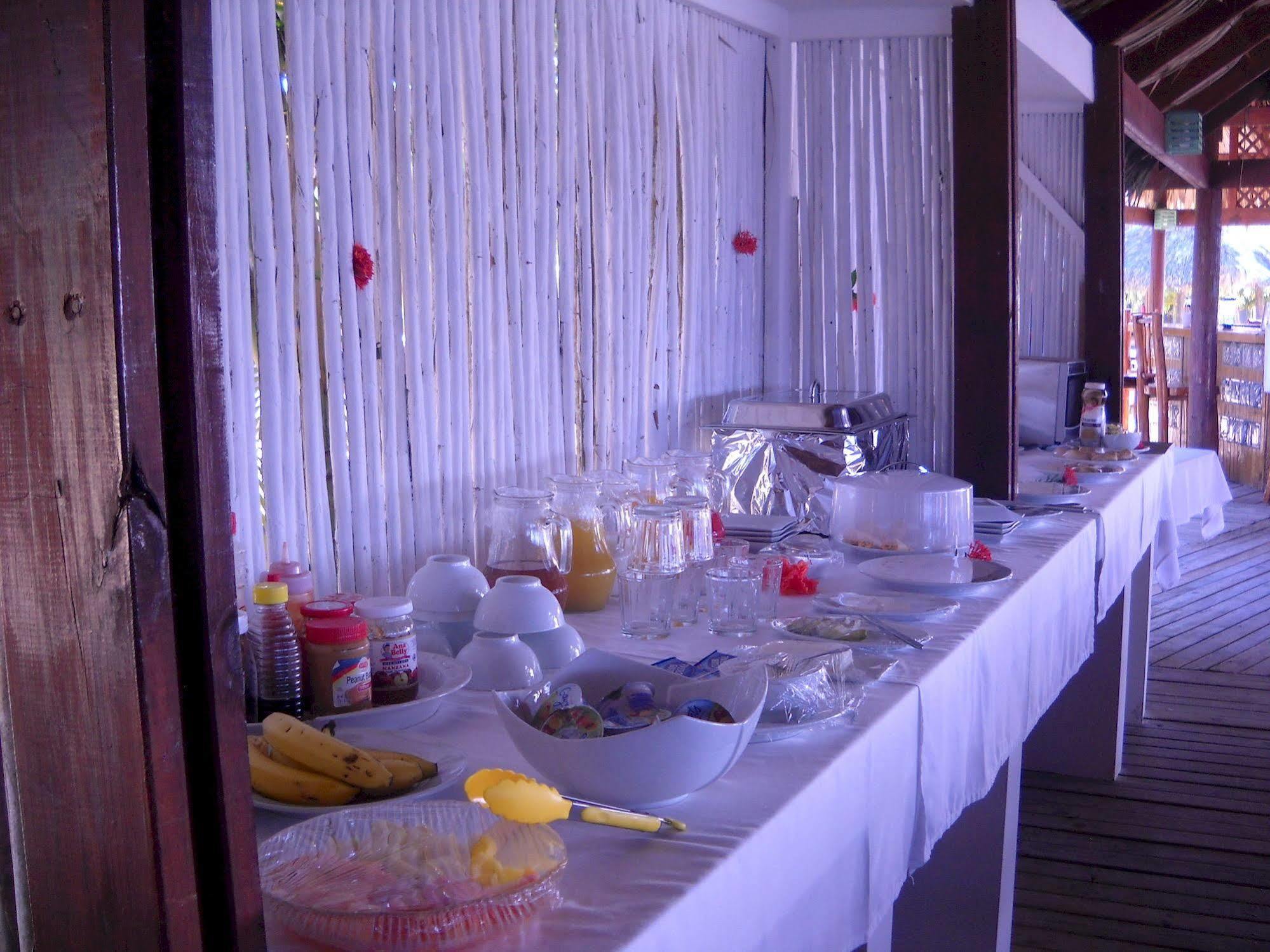 Las Palmas Beach Hotel Dixon Cove Exterior foto