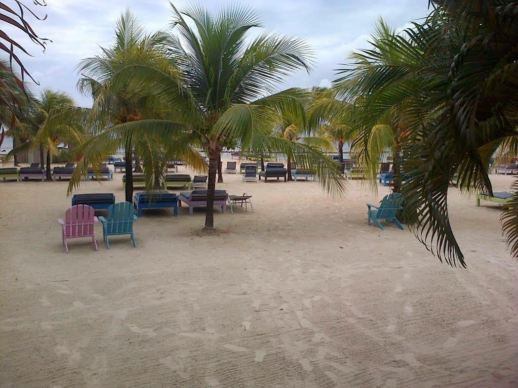 Las Palmas Beach Hotel Dixon Cove Exterior foto